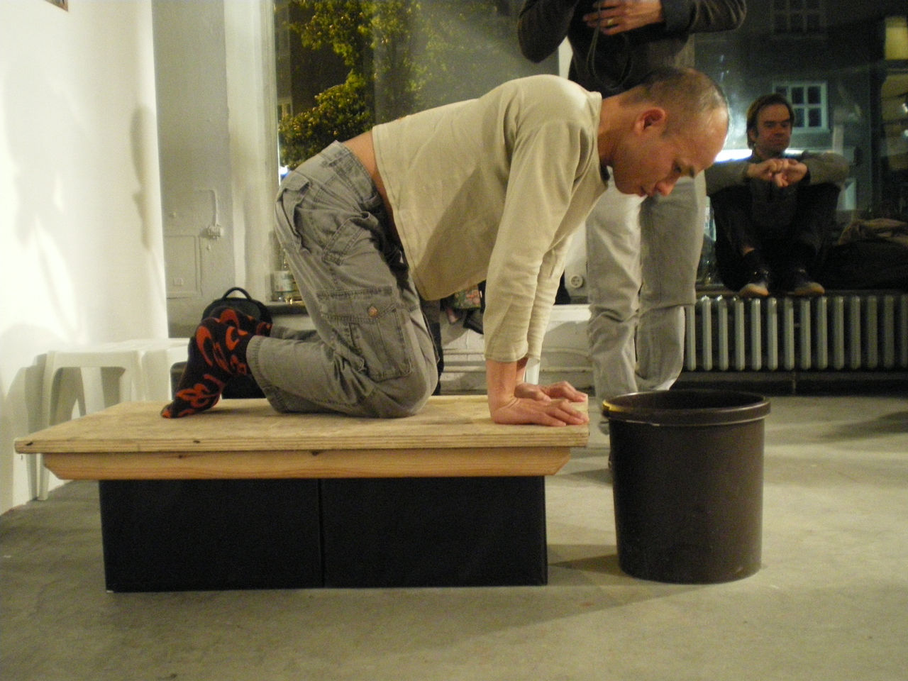 Photographic documentation of RYLLEGA Berlin (Performance by Truong Tan, 19 September 2008)